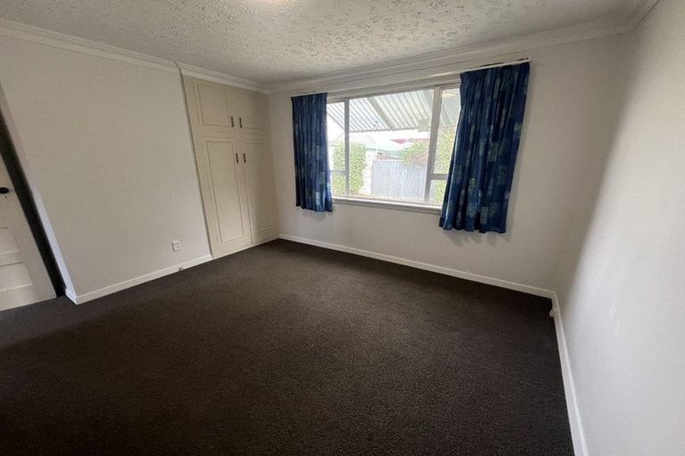 Photo of property in 16 Sawyers Arms Road, Northcote, Christchurch, 8052