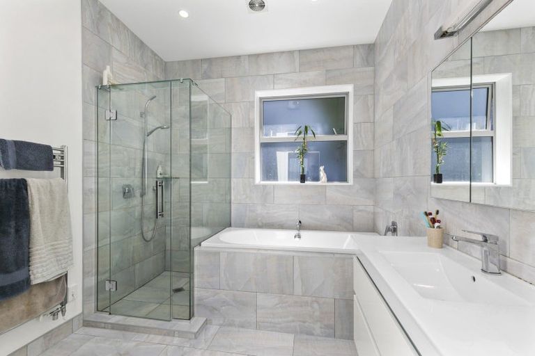 Photo of property in 6 Owhiro Bay Parade, Island Bay, Wellington, 6023