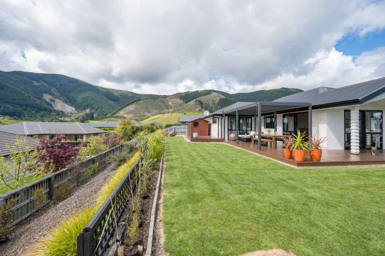 Photo of property in 8 Huntaway Close, Stoke, Nelson, 7011