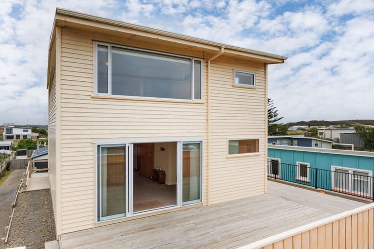 Photo of property in 19 Marine Parade South, Foxton Beach, Foxton, 4815