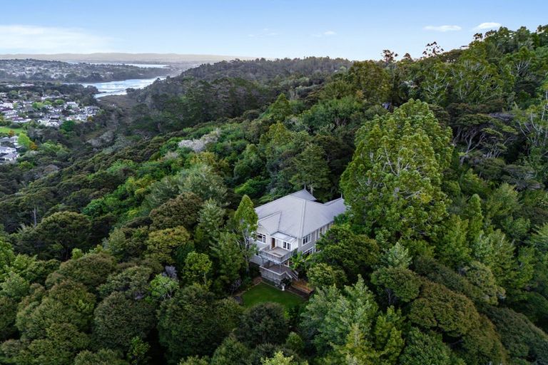 Photo of property in 4 Kereru Grove, Greenhithe, Auckland, 0632