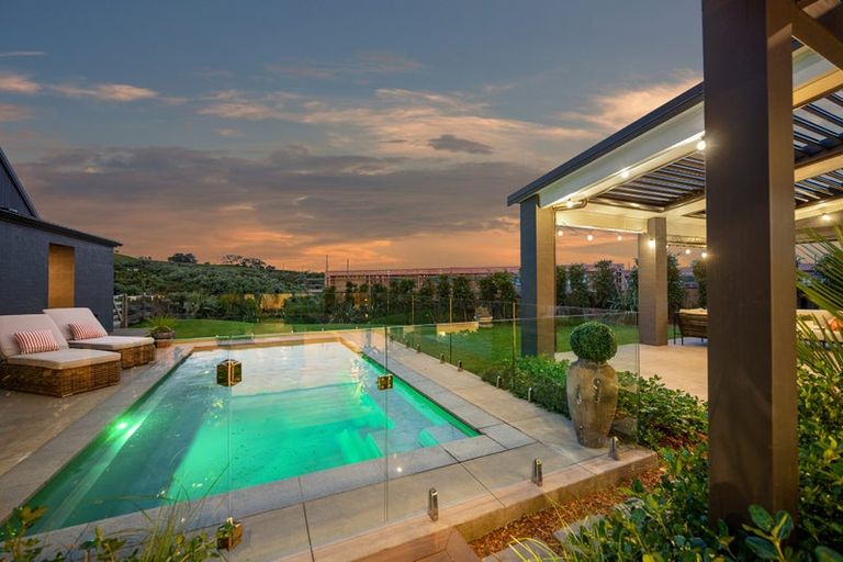 Photo of property in 9 Ridgelea Road, Long Bay, Albany, 0792