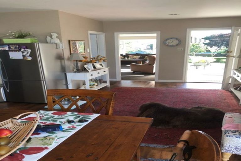 Photo of property in 19 Middlepark Road, Sockburn, Christchurch, 8042