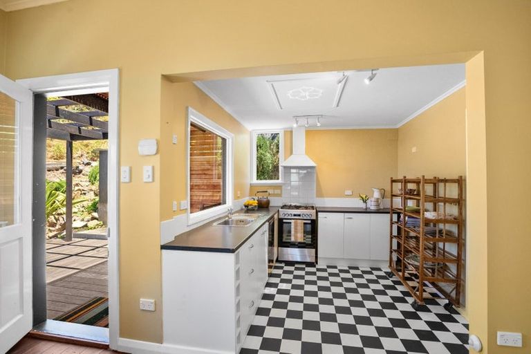 Photo of property in 170 Breaker Bay Road, Breaker Bay, Wellington, 6022