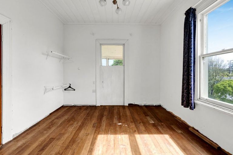 Photo of property in 3 Carrington Street, New Plymouth, 4310