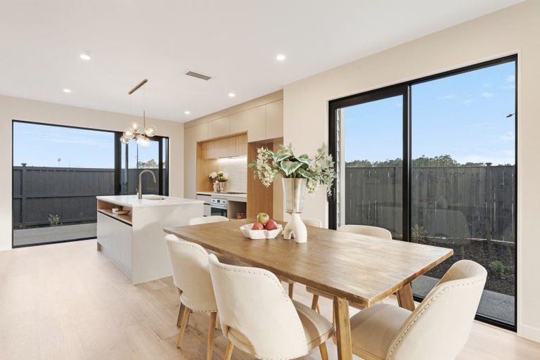 Photo of property in 4 Babos Avenue, Kumeu, 0810