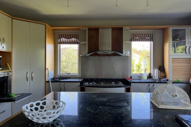 Photo of property in 40 Ravenstone Place, Chatswood, Auckland, 0626