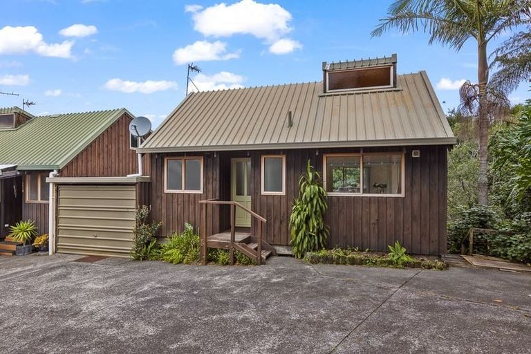 Photo of property in 1/807 East Coast Road, Northcross, Auckland, 0630