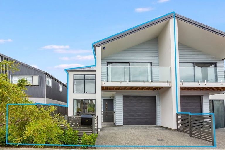 Photo of property in 21 Koreke Close, Kenepuru, Porirua, 5022