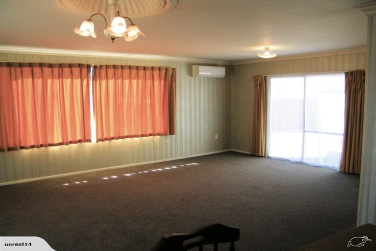 Photo of property in 21 Sutherland Crescent, Westbrook, Palmerston North, 4412