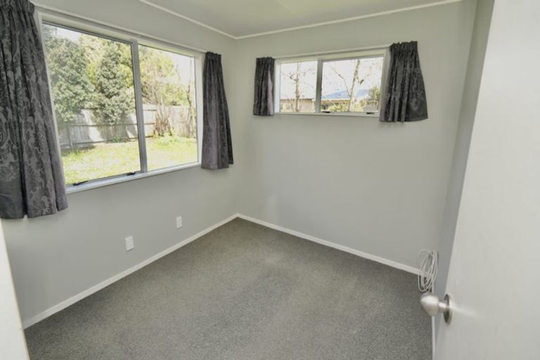 Photo of property in 34 Acacia Street, Kelvin Grove, Palmerston North, 4414