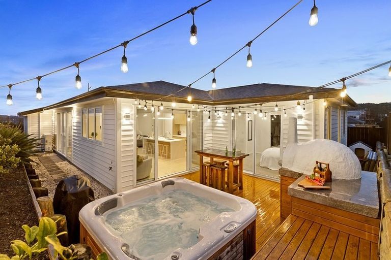 Photo of property in 13 Barrique Road, Kumeu, 0810