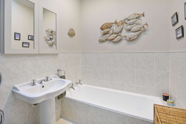 Photo of property in 16 Kopanga Road, Havelock North, 4130