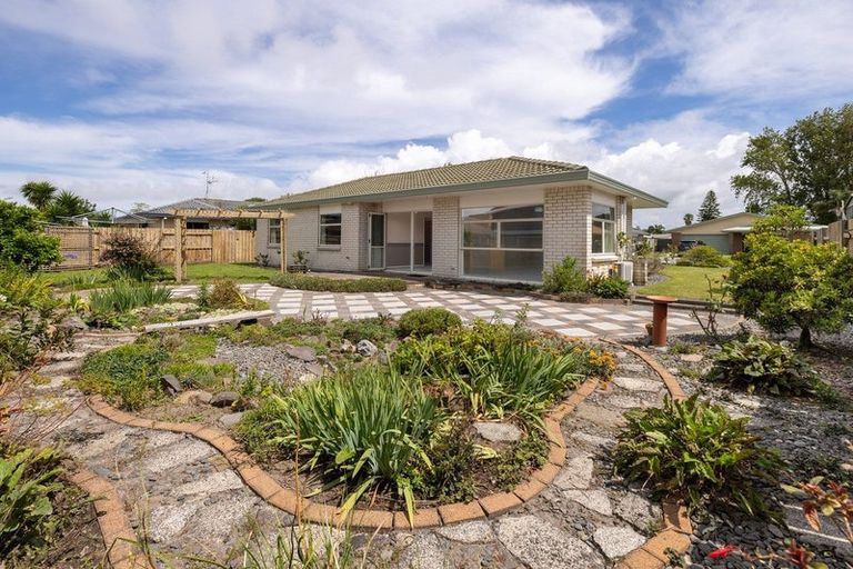 Photo of property in 5 Webb Place, Papamoa Beach, Papamoa, 3118