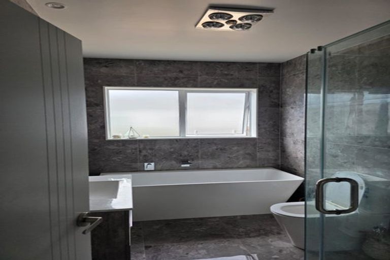 Photo of property in 7 Vinistra Road, Kumeu, 0810