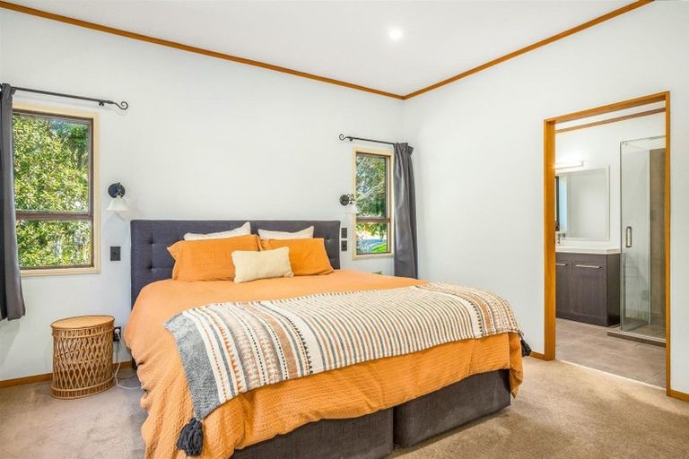 Photo of property in 77 Paremata Road, Paremata, Porirua, 5024
