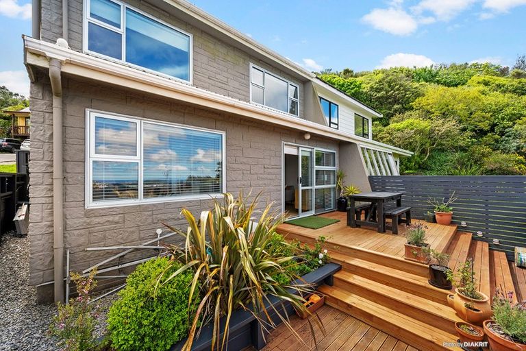 Photo of property in 12 Middlesex Place, Northland, Wellington, 6012