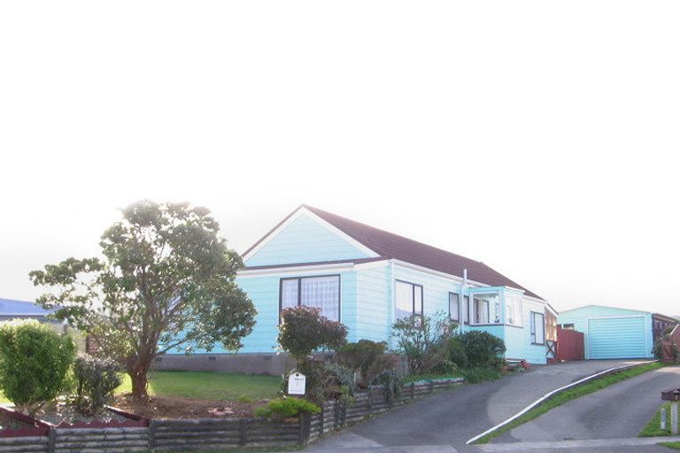 Photo of property in 2 Owaka Close, Kelson, Lower Hutt, 5010