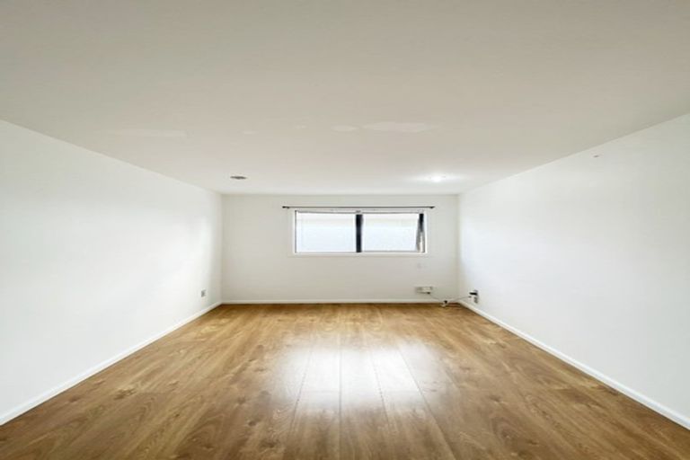 Photo of property in 65 Awaroa Road, Sunnyvale, Auckland, 0612