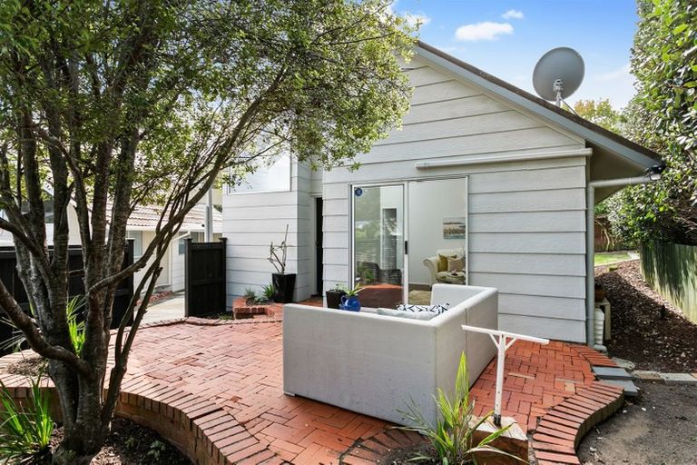 Photo of property in 2/21 Simon Ellice Drive, Bayview, Auckland, 0629