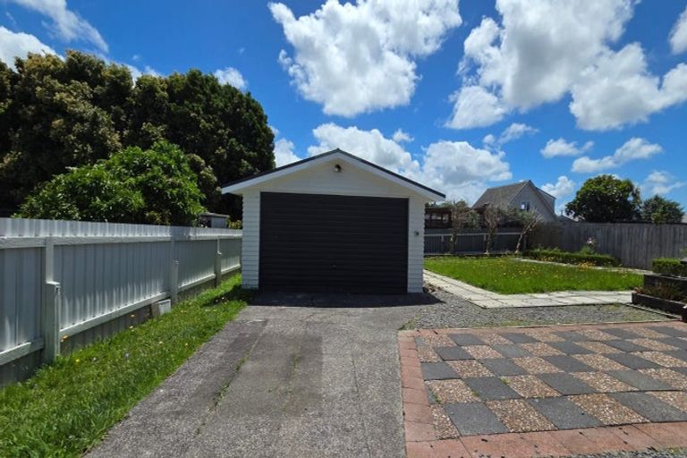 Photo of property in 9 Sylvan Crescent, Te Atatu South, Auckland, 0610