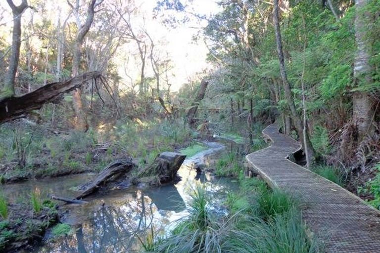 Photo of property in 14a Glade Place, Birkenhead, Auckland, 0626