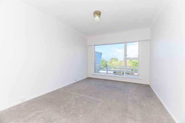 Photo of property in 1/38 Holland Road, Hillcrest, Auckland, 0627