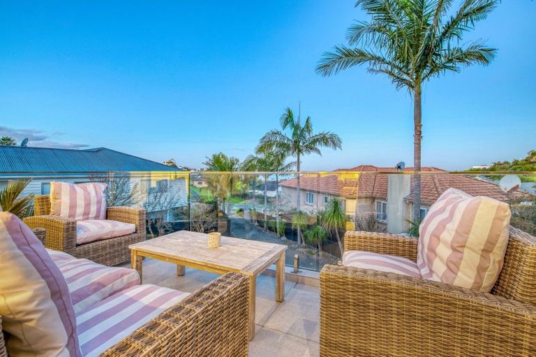 Photo of property in 115 Waldorf Crescent, Orewa, 0931