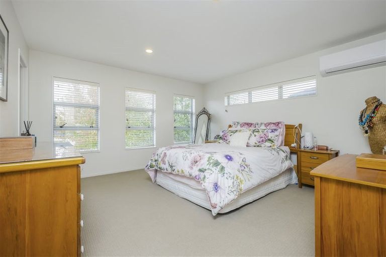 Photo of property in 48 Pickaberry Avenue, Karaka, Papakura, 2113