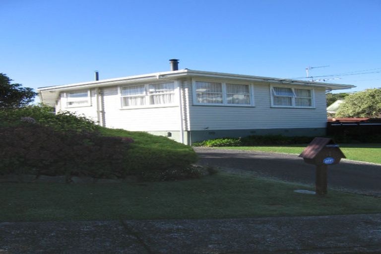 Photo of property in 4 Pauline Way, Paparangi, Wellington, 6037