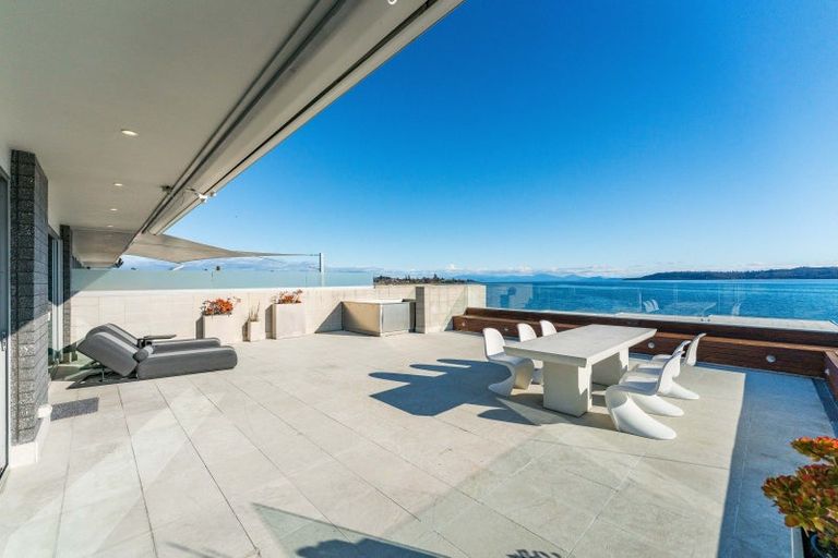 Photo of property in 225 Lake Terrace, Waipahihi, Taupo, 3330