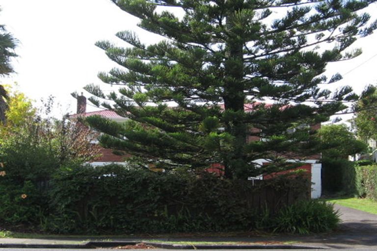 Photo of property in 191 Hobsonville Road, Hobsonville, Auckland, 0618