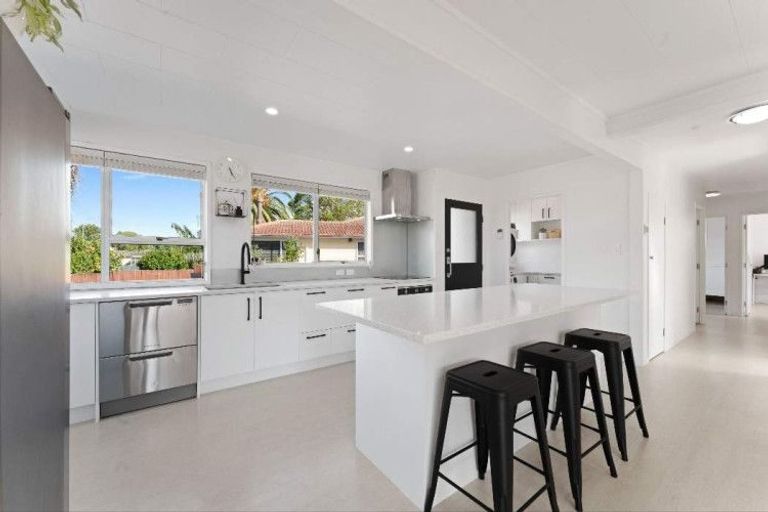 Photo of property in 22 Ferndown Avenue, Papatoetoe, Auckland, 2025