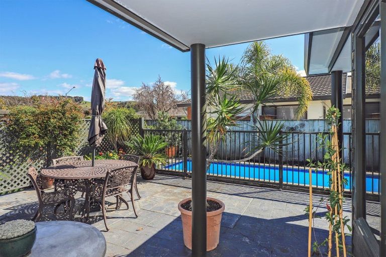 Photo of property in 21 Hyatt Grove, Greenmeadows, Napier, 4112