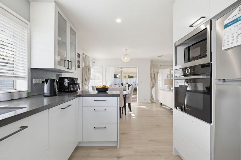 Photo of property in 79 Riverton Drive, Randwick Park, Auckland, 2105