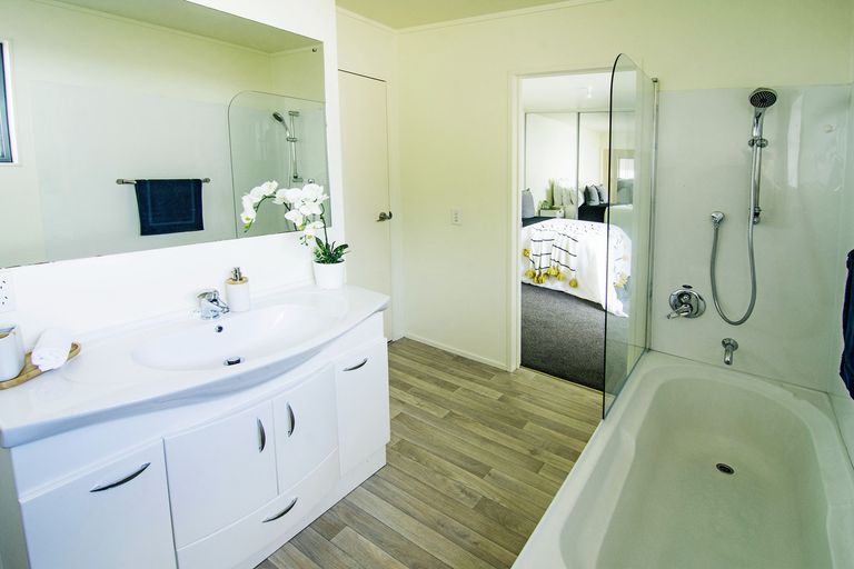 Photo of property in 85a Oxford Street, Tawa, Wellington, 5028