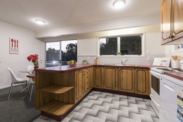 Photo of property in 37 Vina Place, Massey, Auckland, 0614