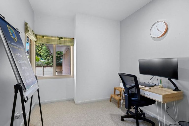 Photo of property in 26 Shelter Grove, Frankleigh Park, New Plymouth, 4310