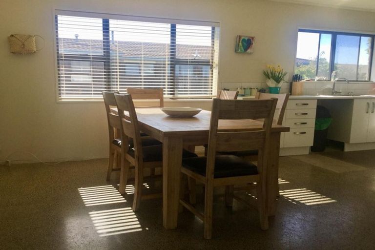 Photo of property in 100b Boucher Avenue, Te Puke, 3119