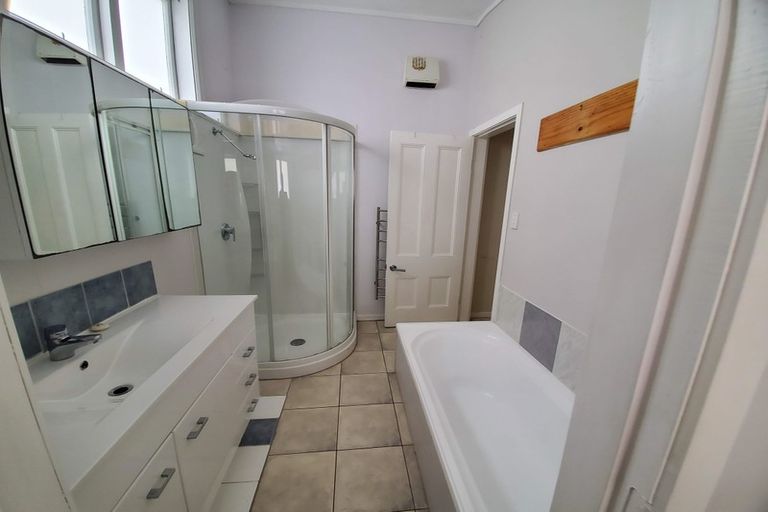 Photo of property in 18 Somerset Avenue, Newtown, Wellington, 6021