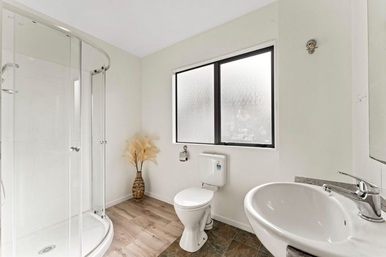 Photo of property in 1 Sun Place, Henderson, Auckland, 0612