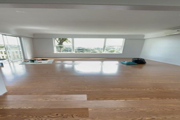 Photo of property in 372 Glenfield Road, Glenfield, Auckland, 0629