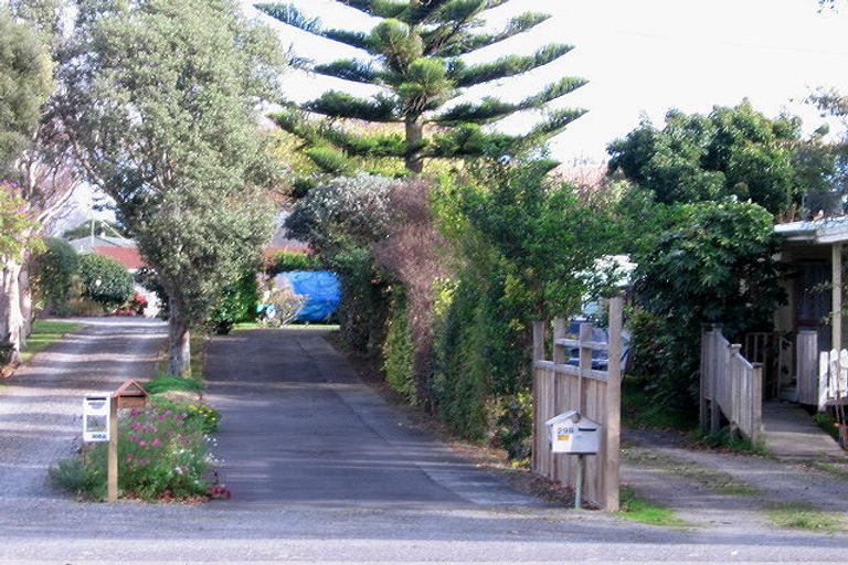Photo of property in 298 Te Moana Road, Waikanae, 5036