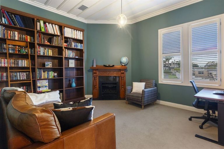 Photo of property in 2/12 Mariposa Crescent, Birkenhead, Auckland, 0626