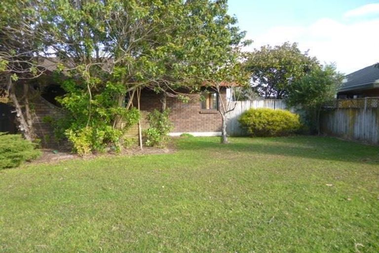 Photo of property in 80 Mirrabooka Avenue, Botany Downs, Auckland, 2010