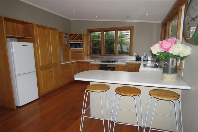 Photo of property in 35 Belt Road, Moturoa, New Plymouth, 4310