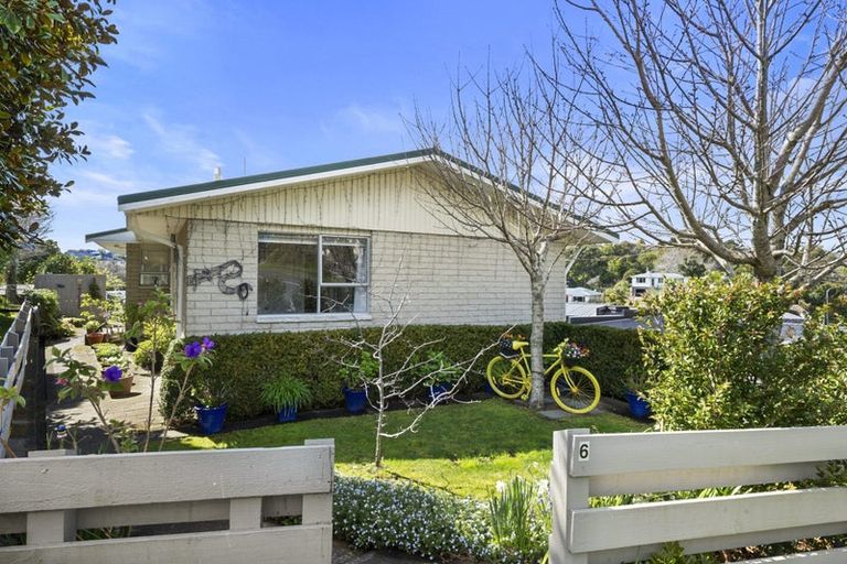 Photo of property in 6 Te Mara Place, Merrilands, New Plymouth, 4312