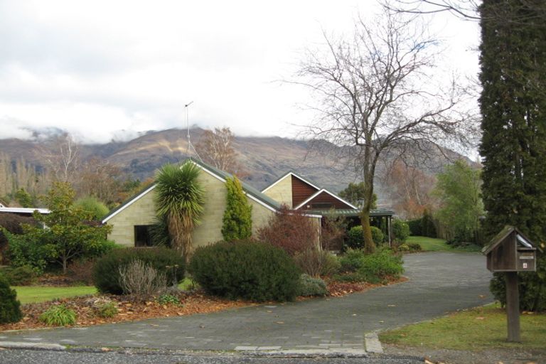 Photo of property in 4 Kidson Lane, Wanaka, 9305