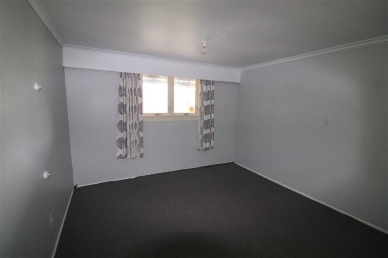 Photo of property in 32 Castle Crescent, Stokes Valley, Lower Hutt, 5019