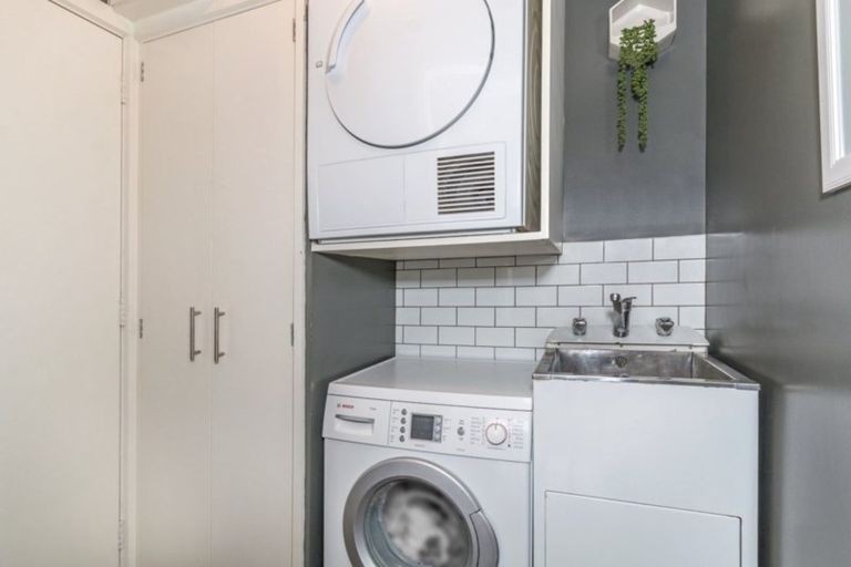 Photo of property in 39 Denise Crescent, Hornby, Christchurch, 8042